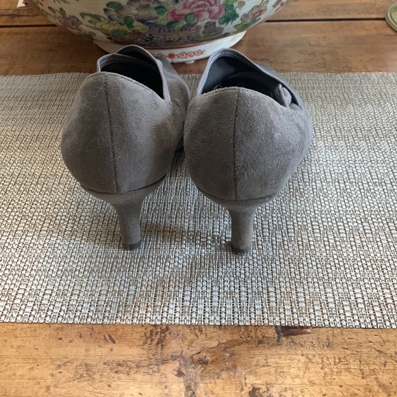 Bella-Vita gray suede leather bottomed pumps, size 11W in their original box. - Picture 3 of 6